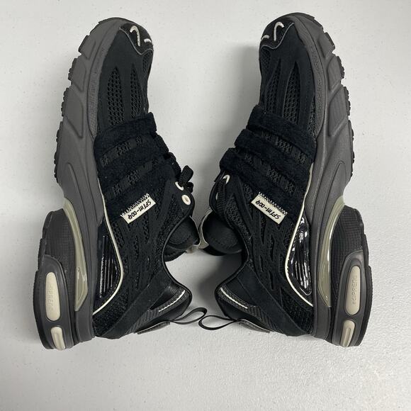 Athletic_Shoes